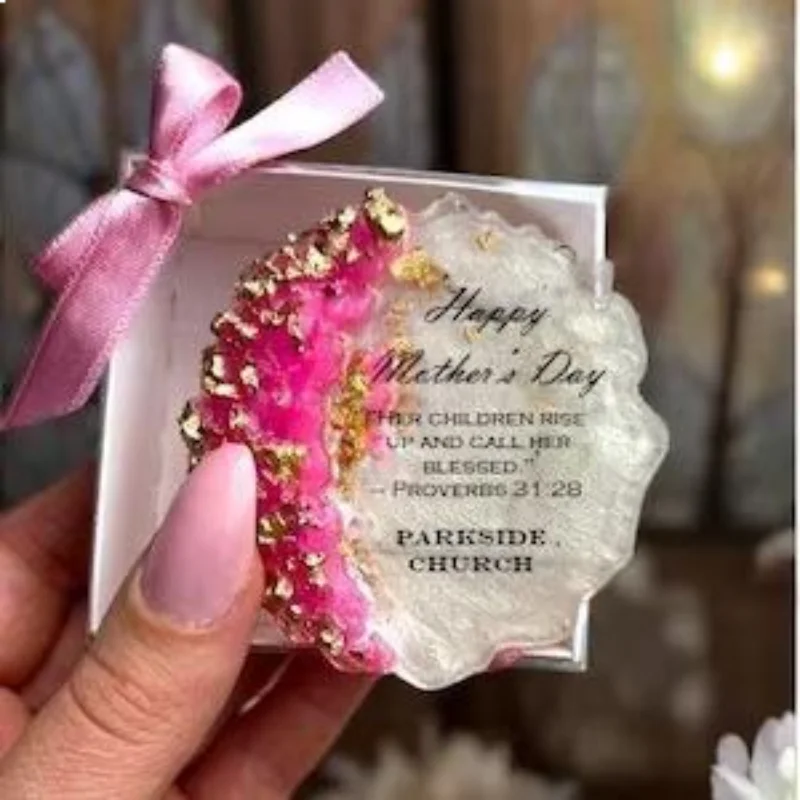 Custom Gifts, Décor & Hampers